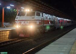 Foto Kereta Api Malam